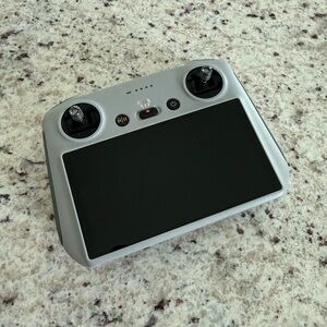 DJI RC Smart Controller (Built-in Screen) – Excellent Condition